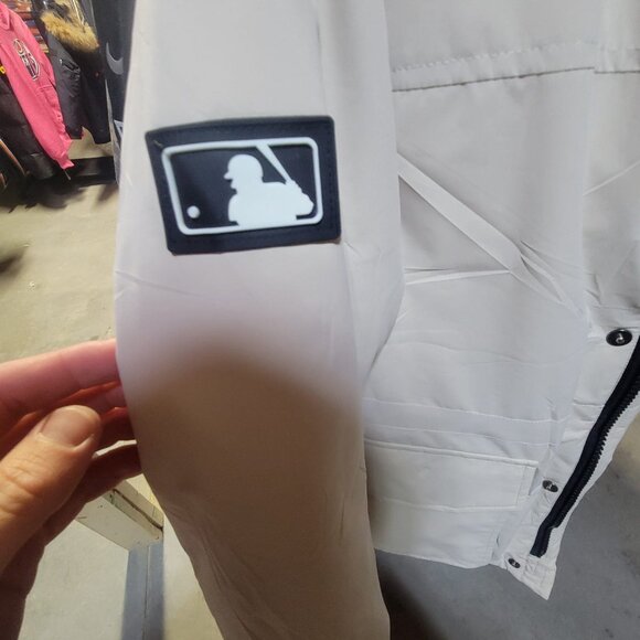 white mlb yankees thick down winter jacket - Picture 4 of 6
